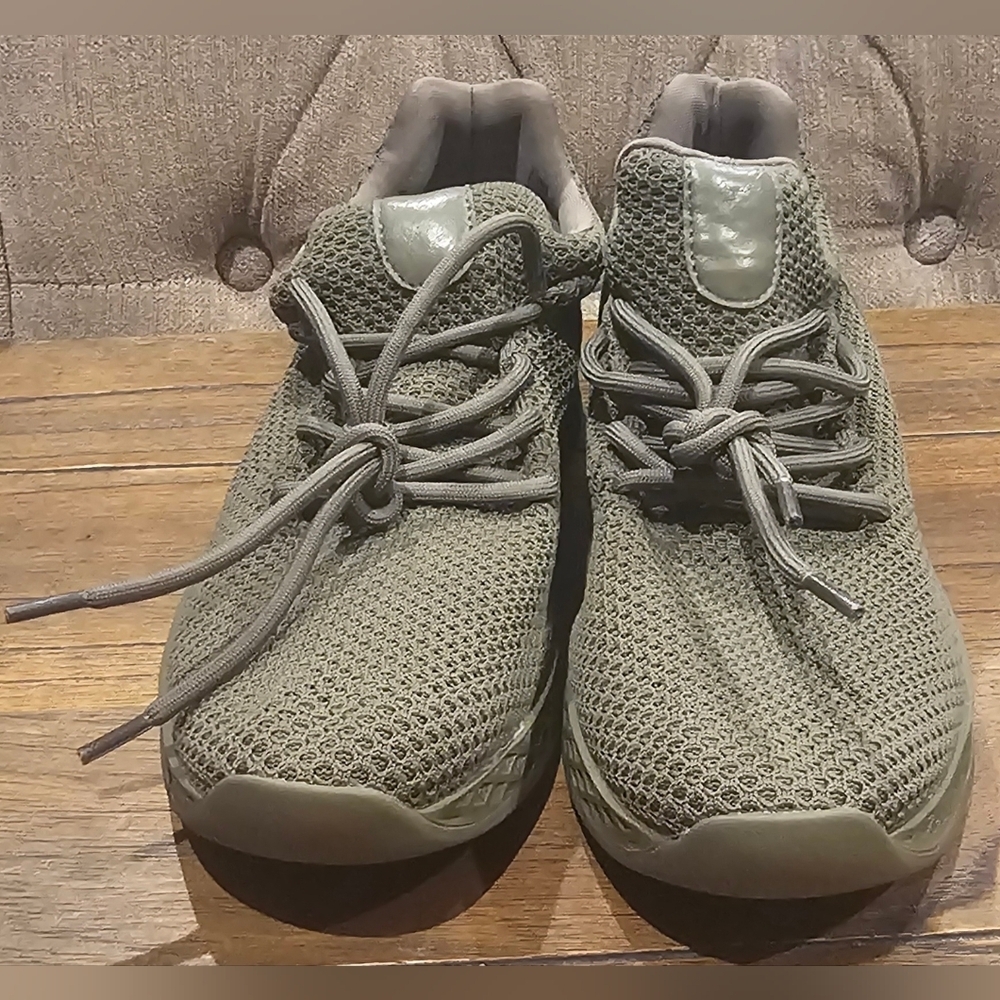 Men's Olive Knit Sneakers with Textured Sole - Picture 4 of 7